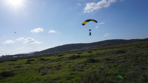 skydive-athens-attica-greece-tandem-flighs-ελεύθερη-πτωση-αλεξιπτωτο.jpg12
