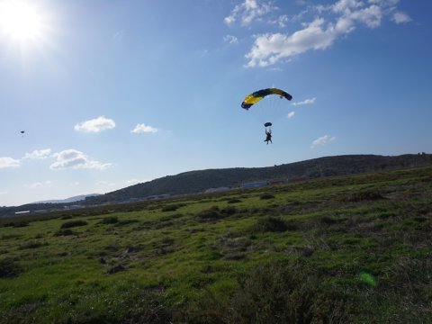 skydive-athens-attica-greece-tandem-flighs-ελεύθερη-πτωση-αλεξιπτωτο.jpg12