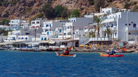 sea-kayak-crete-sfakia-loutro-greece-creta.jpg11