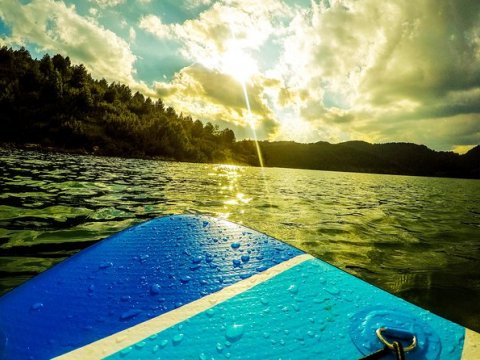 sup-lake-metsovo-aoos-greece-stand-up-paddle.jpg3