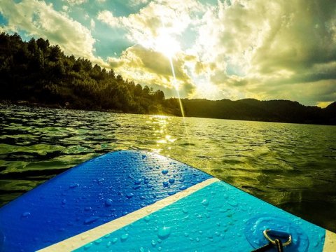 sup-lake-metsovo-aoos-greece-stand-up-paddle.jpg3