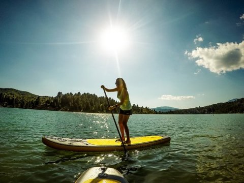 sup-lake-metsovo-aoos-greece-stand-up-paddle