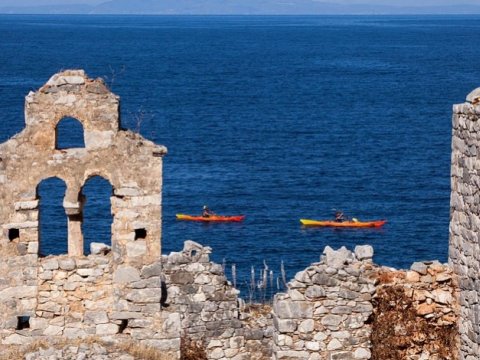 sea-kayak-limeni-mani-diros-caves-greece.jpg4