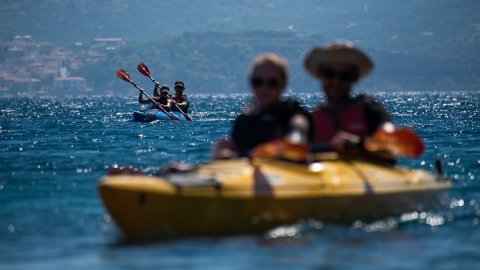 sea-kayak-explore-navarino-bey-greece-messinia-tour.jpg5