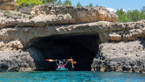 sea-kayak-explore-navarino-bey-greece-messinia-tour.jpg2