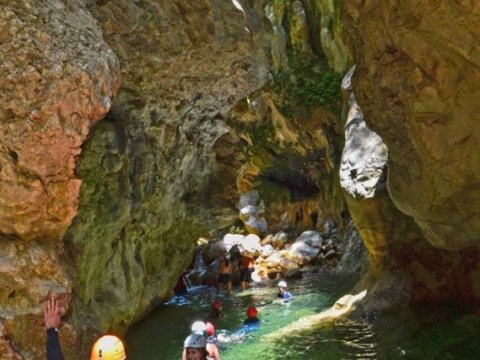 river-trekking-bolovinena-canyon-evia-greece-euboea-hiking-πεζοπορία-φαράγγι-ποτάμι.jpg5