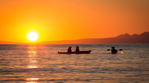 Καγιάκ με Ηλιοβασίλεμα στο Οίτυλο-Λιμένι, Μάνη