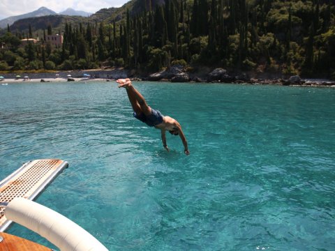 mani-boat-cruise-kardamili-karavostsi-tour-greece