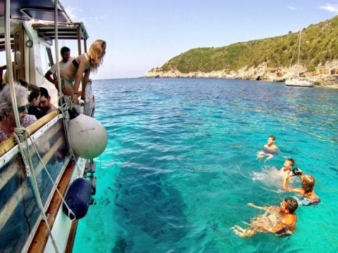 paxos-antipaxos-boat-trip-cruise-greece-blue-cave-σκάφος-παξους-αντιπαξους.jpg6