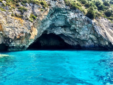 paxos-antipaxos-boat-trip-cruise-greece-blue-cave-σκάφος-παξους-αντιπαξους.jpg2