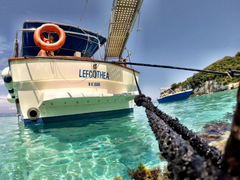 paxos-antipaxos-boat-trip-cruise-greece-blue-cave-σκάφος-παξους-αντιπαξους