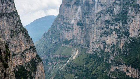 via ferrata-trekking-papigo-meteora-gamila-konitsa-greece.jpg9