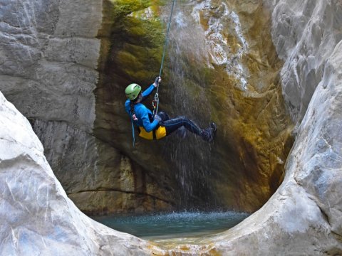 canyoning-manikia-gorge-evia-greece-canyon-φαράγγι