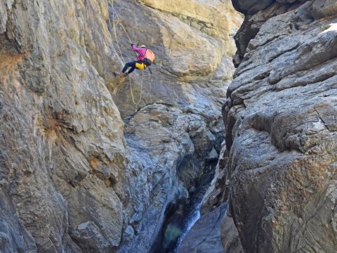 canyoning-dypotama-evia-greece-gorge.jpg4