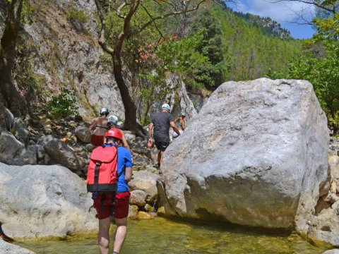 river-trekking-bolovinaina-nileas-evia-hiking-canyon-gorge-φαραγγια-ευβοια-πολοβίναινα-greece.jpg8