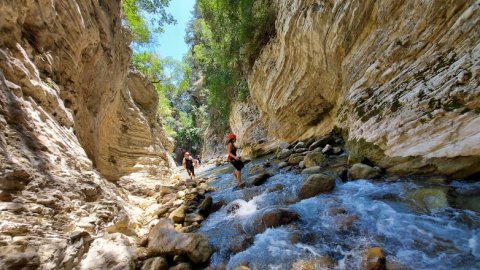 river-trekking-canyonig-neda-camping-greece-πεζοπορια.jpg3