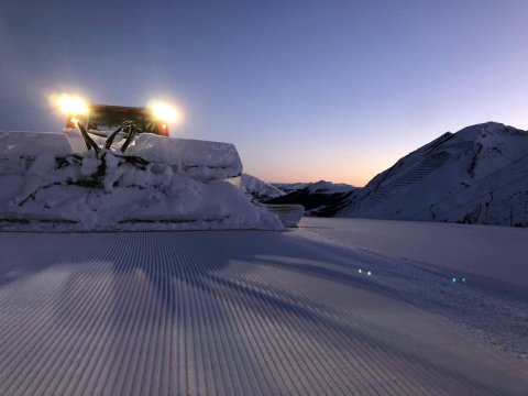 austria-ski-resort-hintertuxer.jpg4