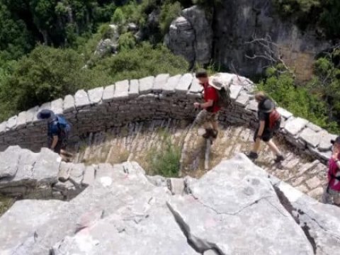 zagorochoria-hiking-papigo-astraka-greece-πεζοπορια-vikos.jpg3