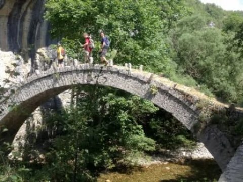 zagorochoria-hiking-papigo-astraka-greece-πεζοπορια-vikos.jpg2