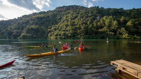 Καγιάκ, SUP & Πεζοπορία στη λίμνη Ζηρού