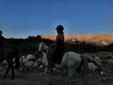 horse-riding-βολτα-αλογα-τζουμερκα-αραχθος (10)
