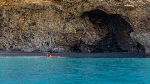 sea-kayaking-4-days-chania-crete-creta-greece (5)