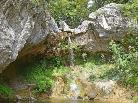 drymonas-waterfall-evia-river-trekking-greece (5)