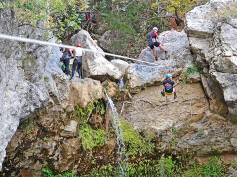 drymonas-waterfall-evia-river-trekking-greece (7)