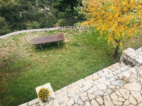 wood-chalet-kalavrita-forest-house-accommodation-διαμονη (10)