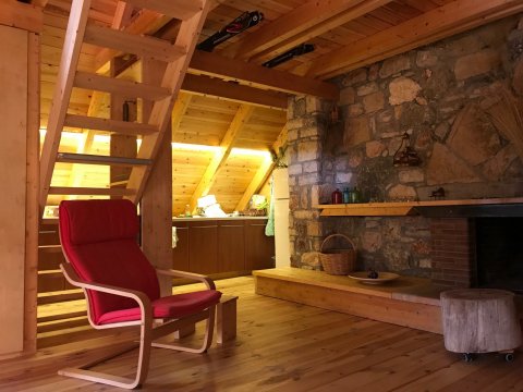 wood-chalet-kalavrita-forest-house-accommodation-διαμονη (9)