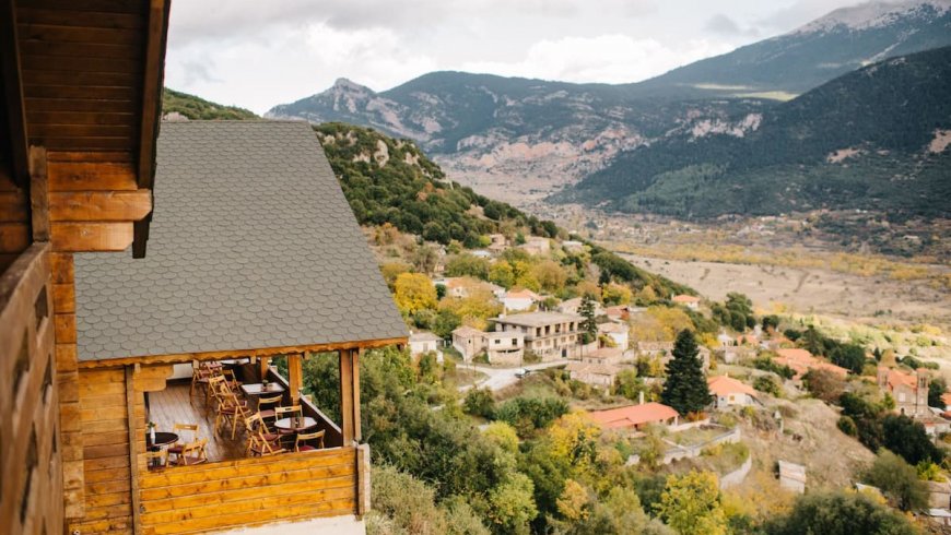 Wooden House in Feneos near Doxa Lake