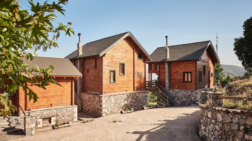 Wooden House in Feneos near Doxa Lake