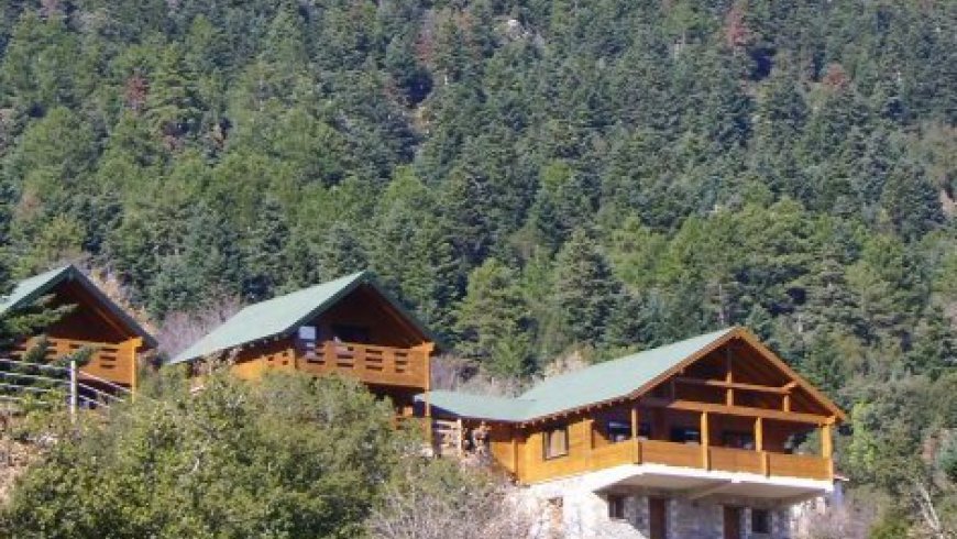 Wooden House in Feneos near Doxa Lake