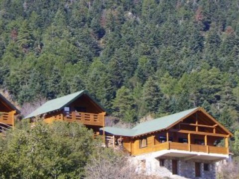 feneos-wood-chalet-house-accommodation-greece-doxa-lake (7)