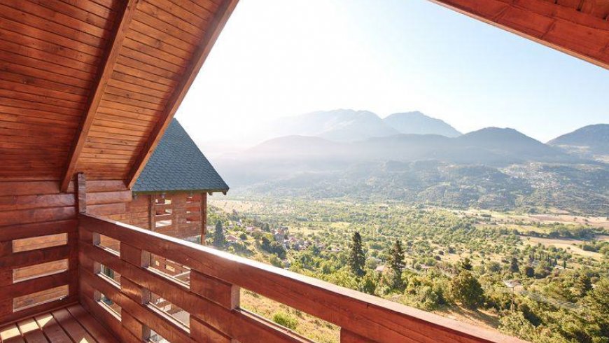 Wooden House in Feneos near Doxa Lake