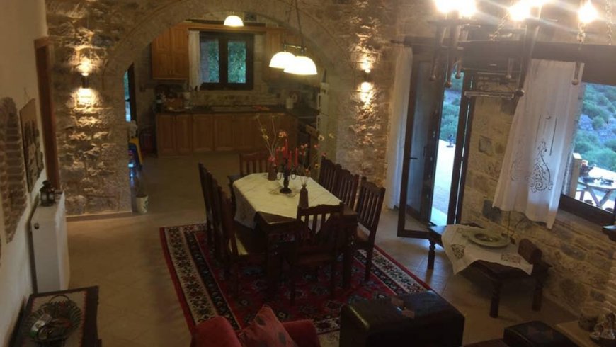 Ορεινό Σαλέ Ζήρειας, κοντά στον Φενεό/Λίμνη Δόξα