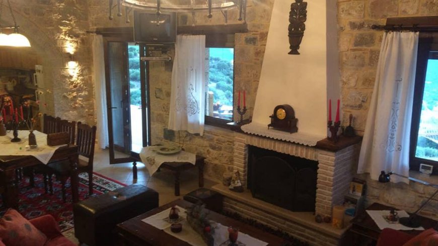 Ορεινό Σαλέ Ζήρειας, κοντά στον Φενεό/Λίμνη Δόξα
