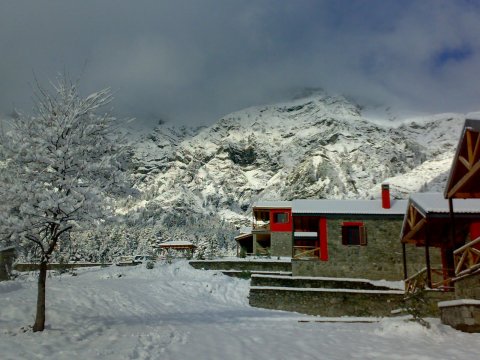 grammos-hotle-stone-houses-greece (12)