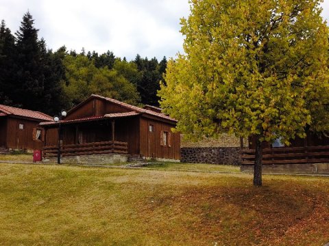 wood-houses-forest-village-karpenisi-megali-kapsi-greece (17)