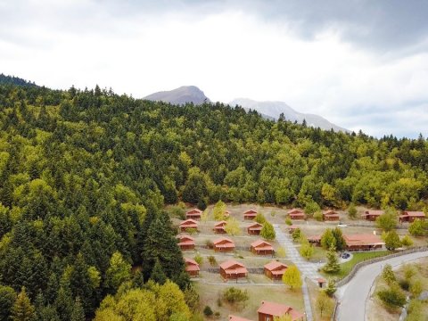 wood-houses-forest-village-karpenisi-megali-kapsi-greece (14)