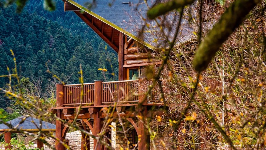 Wooden Chalet in Kerpenisi