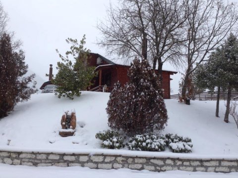 wooden-houses-karpenisi-homes-greece (22)