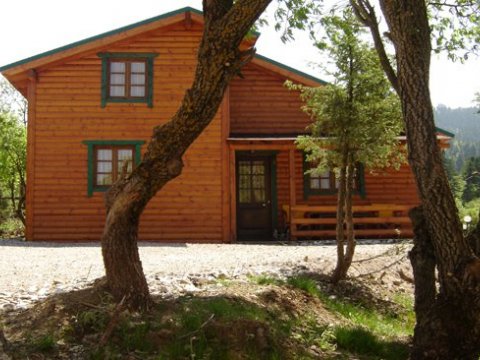 wooden-houses-karpenisi-homes-greece (19)