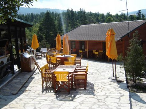 wooden-houses-karpenisi-homes-greece (18)