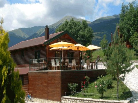 wooden-houses-karpenisi-homes-greece (16)