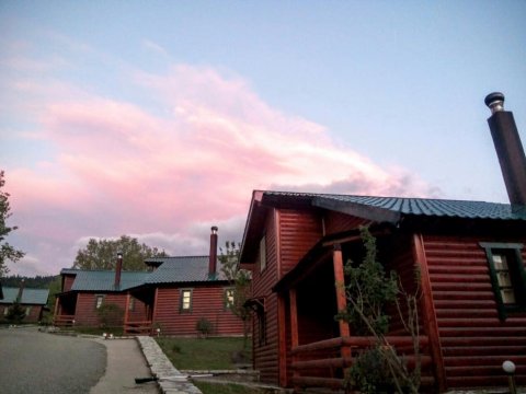 wooden-houses-karpenisi-homes-greece (1)