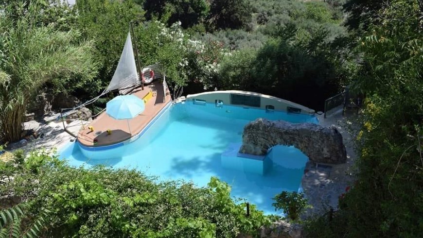 Ξενώνας με πισίνα στη Μαλάξα Χανίων Κρήτης