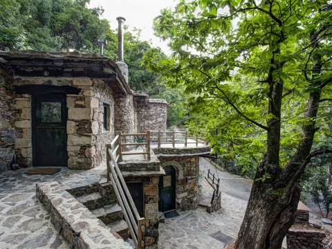 small-stone-house-milia-chania-crete-greece (10)