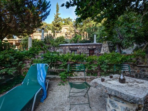 small-stone-house-milia-chania-crete-greece (2)