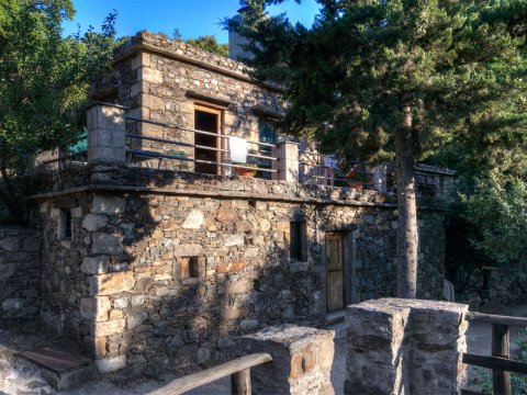 family-stone-house-milia-chania-crete-greece (7)